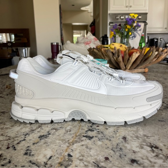 Nike Zoom Vomero Roam Shoes Summit White Light Bone HV5951-100 Men's Size 13 - Picture 1 of 6